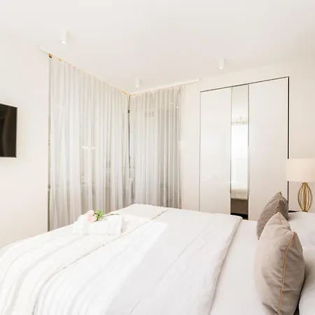 Glossy M45 Apartment *