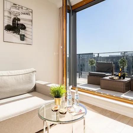 Glossy M45 Apartment *
