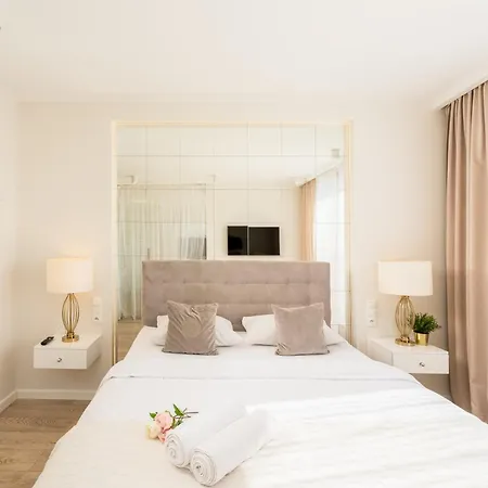 Glossy M45 Apartman *